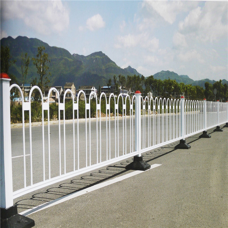 公路市政围栏城市市政道路护栏锌钢市政隔离栏市政道路护栏厂家