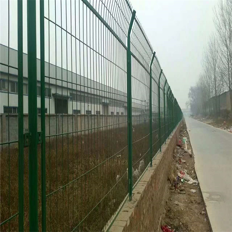 道路护栏 绿色浸塑护栏 菱形孔护栏 实力厂家