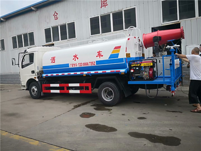 东风多利卡D9的12吨绿化喷洒车厂家 东风小霸王消防洒水车图片