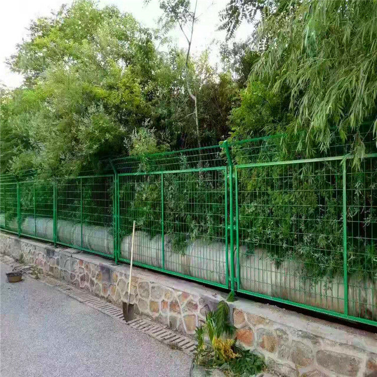 泰亿销售 双边护栏网 养殖护栏网 桃型柱护栏网