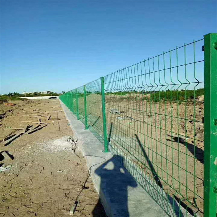古道-公路防护栏-方柱护栏网-围挡