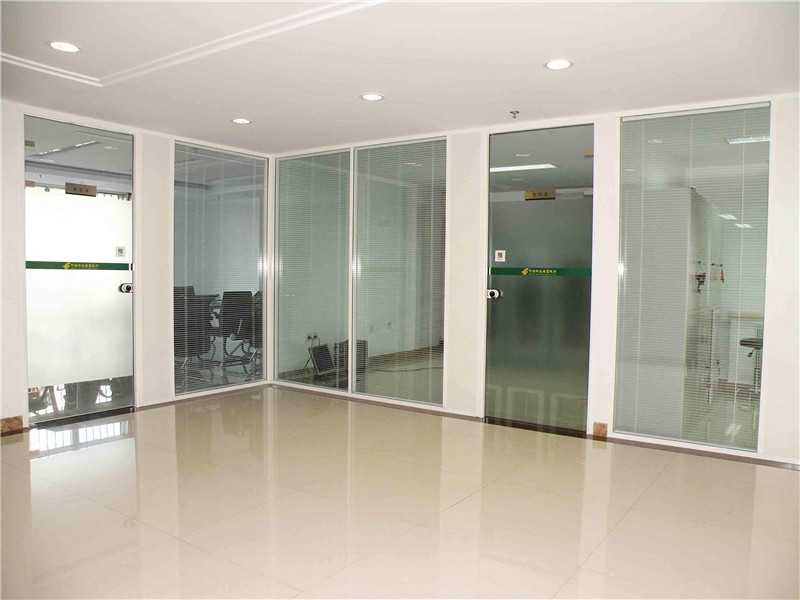 甘肃单层玻璃隔断墙厂家 鸿森玻璃隔断定制 优质厂家品质保证