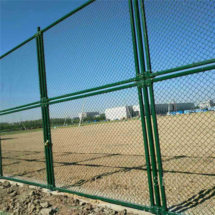 包塑球场护栏 包卡球场围网 包胶球场围网 菱形孔