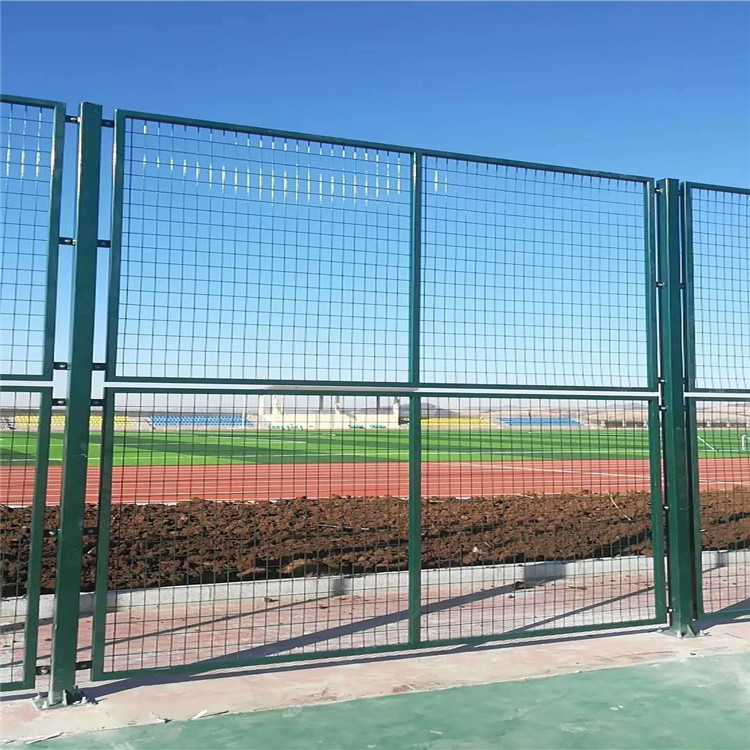 镀锌包塑 运动场围网 操场防护网 4米高