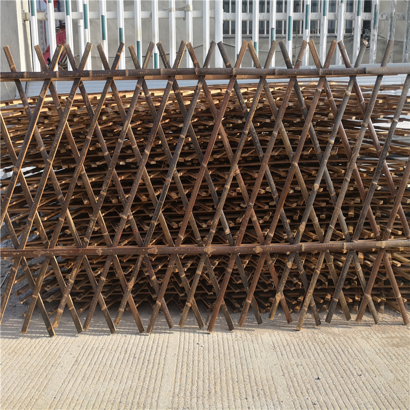 湖北蔡甸防腐栅栏碳化木质围栏手工编织