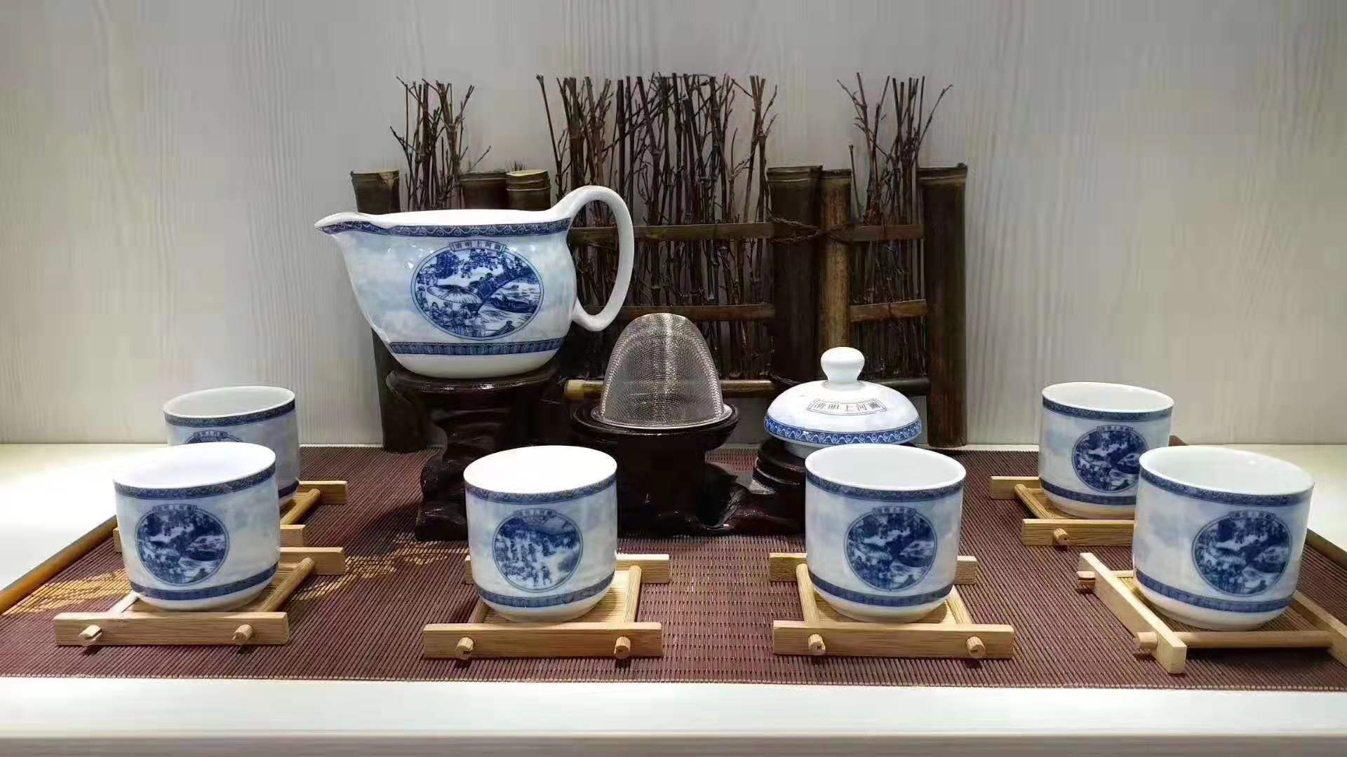 家用陶瓷茶具厂家 逢年过节雕刻茶杯礼品装 7头青花瓷家用茶杯 陶瓷套装定制logo