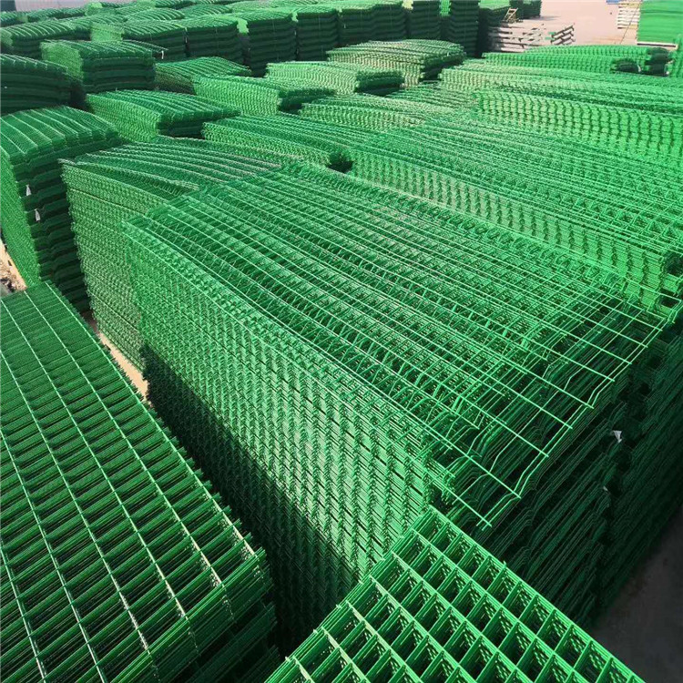 生产厂家-绿色浸塑护栏-菱形孔护栏-菱形铁板网