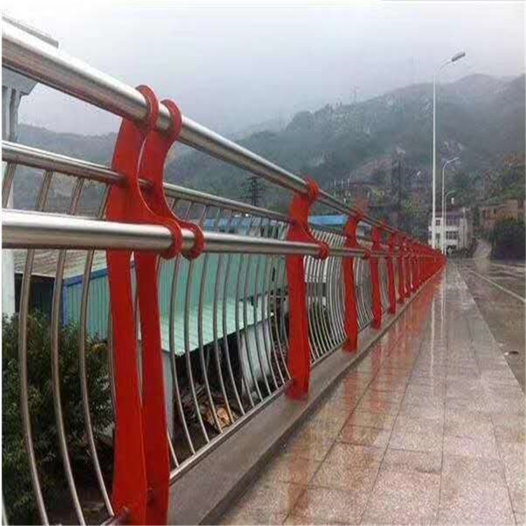 铁丝浸塑护栏 公路防护栏 方柱护栏网 彩钢围挡