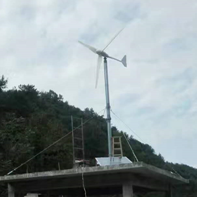 西藏 蓝润 2kw风力发电机 渔民用风力发电机 可提供配套设备图片