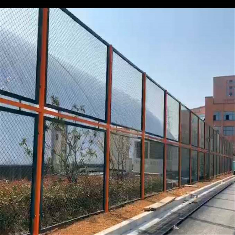 供应 球场围栏及照明 体育场防护网 组装围网