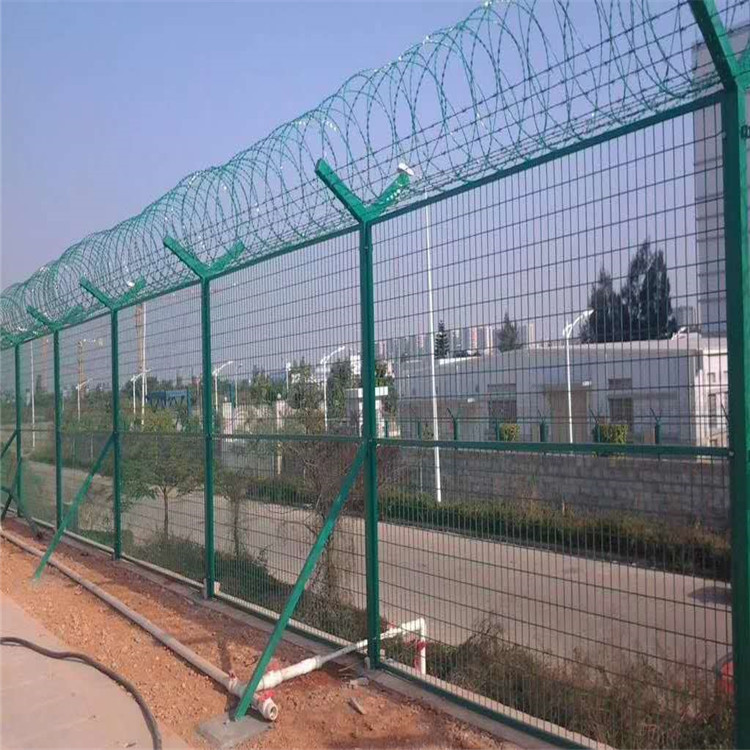 现货供应-铁丝护栏网-焊接护栏网-彩钢围挡