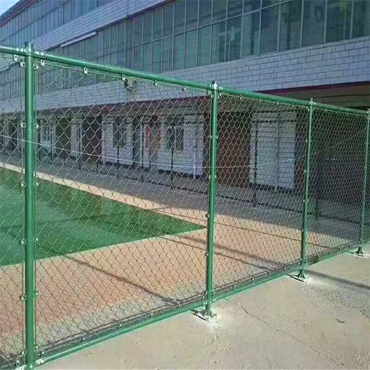 中峰销售 球场护栏 球场网护栏 球场勾花护栏网