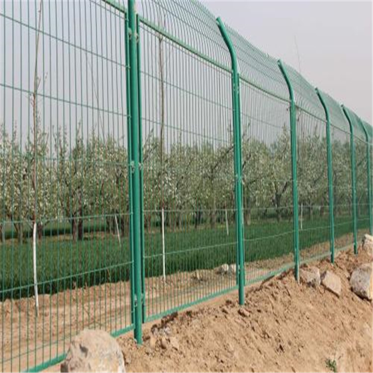 支持定做-绿色浸塑护栏-菱形孔护栏-仿木护栏