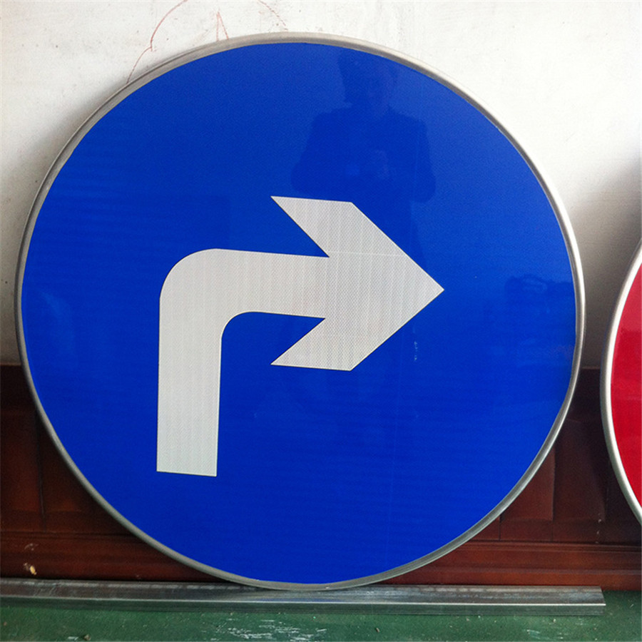 圆牌三角牌交通标识反光标牌定制道路交通标志杆 道路指示牌 单悬臂交通标志杆厂家